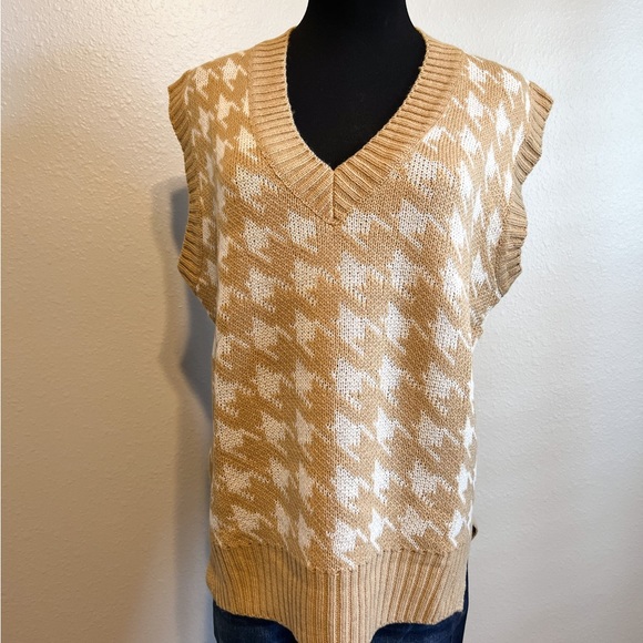 Caramel Cream Houndstooth Vest - Picture 2 of 2